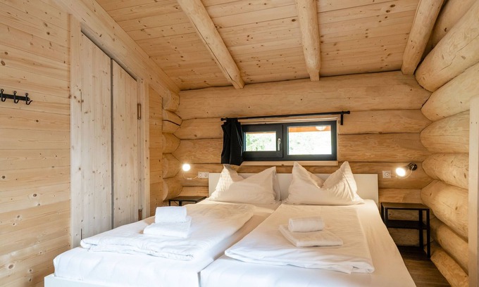 Jenig House | Holiday home in that with skiing nearby