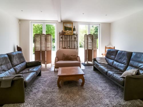Viroinval House | Holiday Home in Treignes for 9 Person, cleaning included