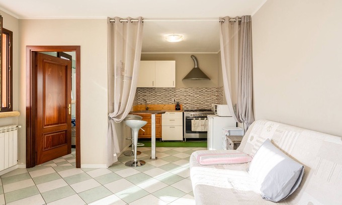 Massa e Cozzile House | Holiday Home Casa Olly with Garden