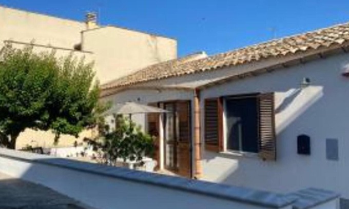 Buseto Palizzolo House | Holiday Home 'La Casetta di Campagna' with Terrace & Wi-Fi