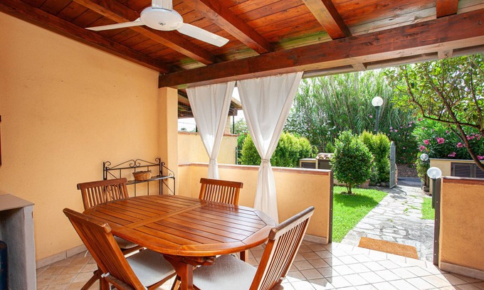 San Teodoro City Centre House | Holiday Home 'La Casa Di Margaret' with Private Terrace, Private Garden and Air Conditioning