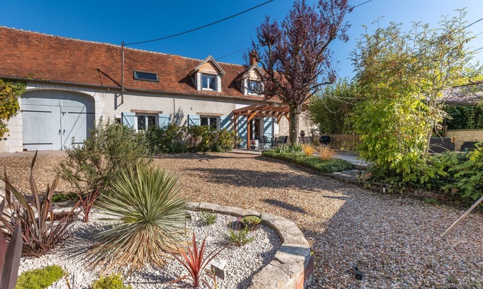 Couffy House | Holiday Home 'La Clé Des Champs' with Private Terrace, Private Garden and Wi-Fi