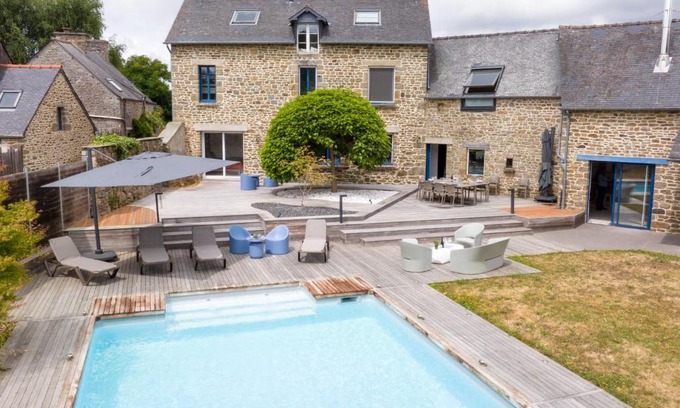 Le Tronchet House | Holiday Home La Gentilhommière by Interhome