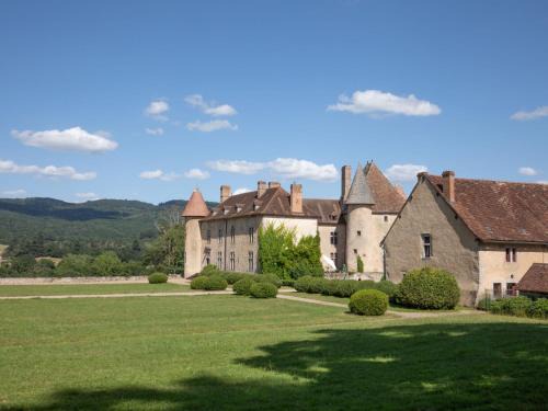 La Tagniere House | Holiday Home La Maison du Chateau by Interhome