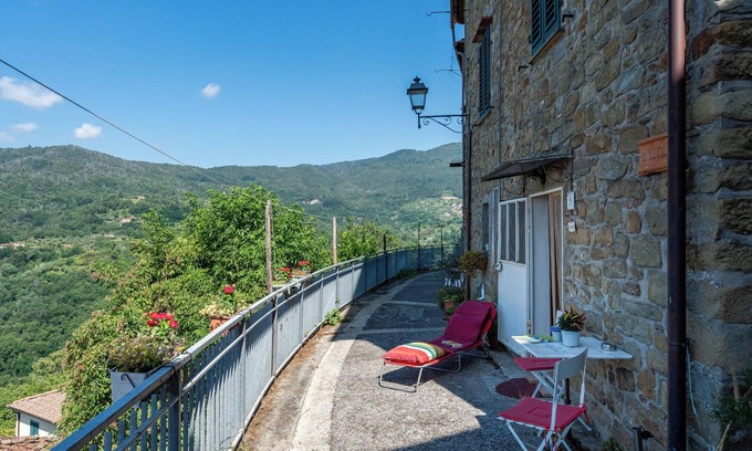 Aramo House | Holiday Home "Le Corti" with Mountain View, Shared Terrace and Wi-Fi