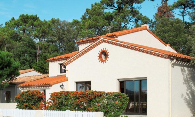 La Tranche-sur-Mer House | Holiday Home Les Bars by Interhome