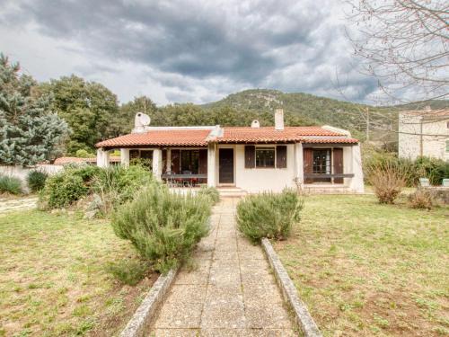 Signes House | Holiday Home Le Hameau des Launes by Interhome