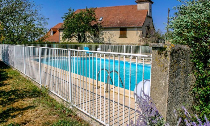 Saint-Jean-Lagineste House | Holiday Home Le Pigeonnier by Interhome