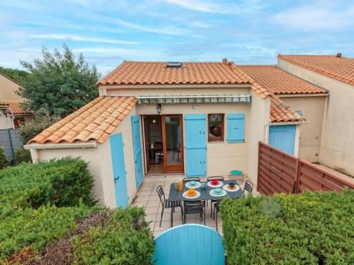 Les Mathes House | Holiday Home Les Charmilles-12 by Interhome