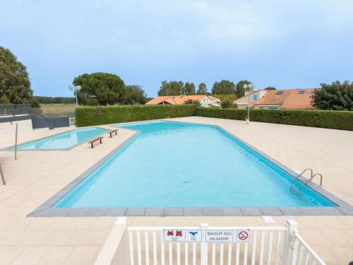 Les Mathes House | Holiday Home Les Charmilles-6 by Interhome