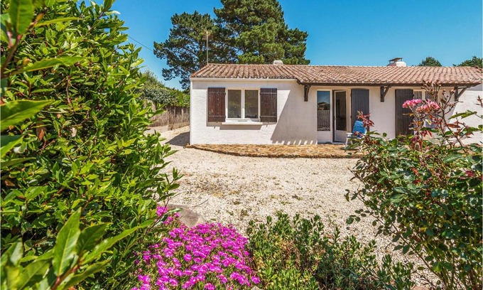 Les Moutiers-en-Retz House | Holiday Home Les Moutiers En Retz Rue De Bois Millet