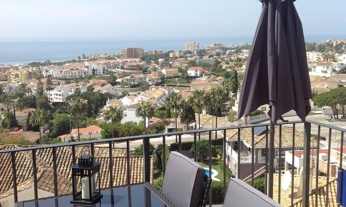 Mijas House | Holiday Home 'Lovely Townhouse In Riviera Del Sol' with Sea View, Wi-Fi and Air Conditioning