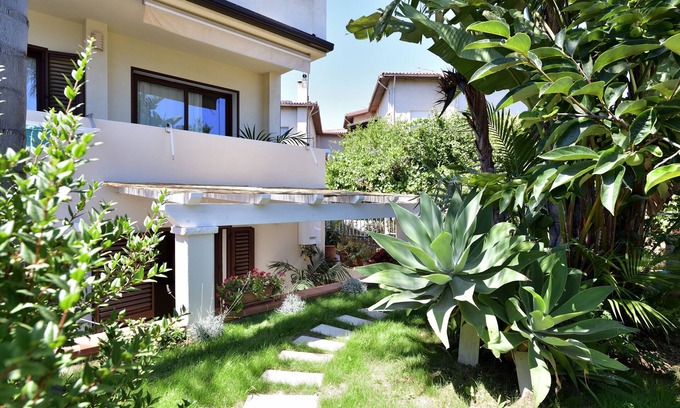 Arbatax House | Holiday Home "Loft Pina" with Wi-Fi, Garden & Terrace
