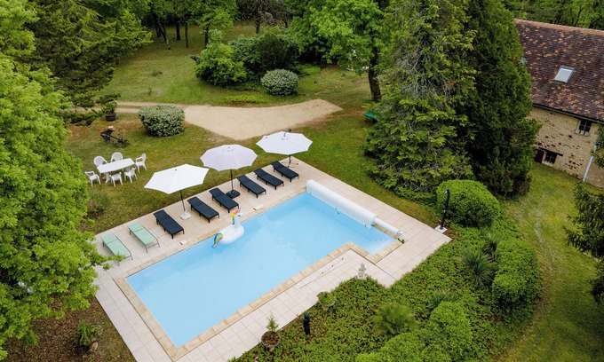 Paunat House | Holiday Home 'Logement Les Termes' with Private Pool, Private Terrace and Wi-Fi