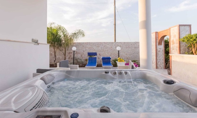 Porto Cesareo House | Holiday Home 'Luna Rossa' with Private Terrace, Wi-Fi and Air Conditioning