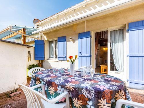 Les Mathes House | Holiday Home Lutins 5 by Interhome
