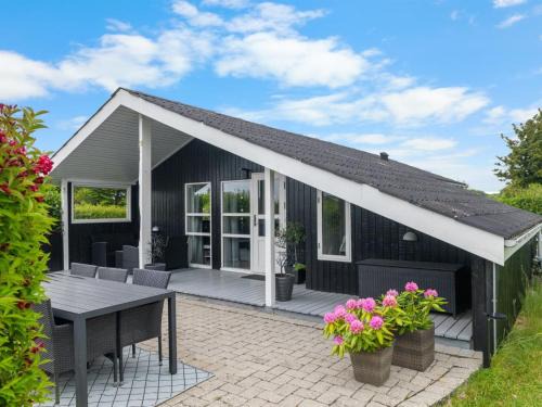 Skastrup Strand House | Holiday Home Maaria - 400m from the sea by Interhome