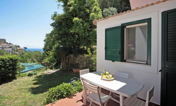 Maiori House | Holiday Home 'Mare E Limoni' with Sea View, Wi-Fi and Air Conditioning