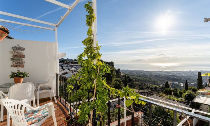 Mijas Pueblo Apartment | Holiday Home "Mijas Tropical, Casita Típica" with Sea View, Terrace & Wi-Fi