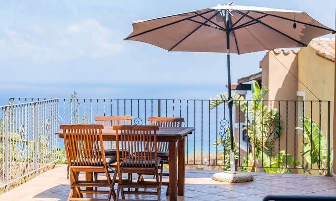 Costa Rei House | Holiday Home 'N10 Villa Fico D'india' with Sea View, Wi-Fi and Air Conditioning