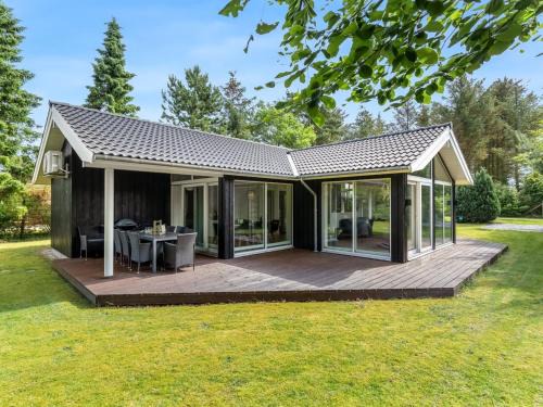 Haslevgarde House | Holiday Home Nanni - from the sea by Interhome