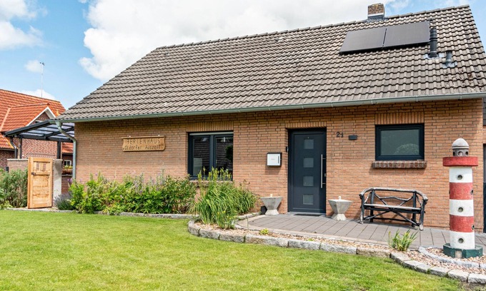 Wangerland House | Holiday Home 'Oldorfer Auszeit' with Private Terrace, Private Garden and Wi-Fi