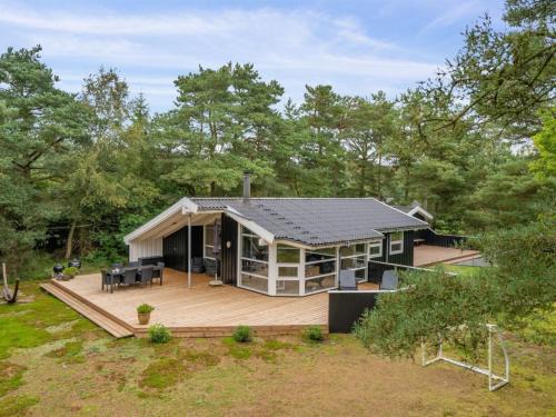 Hals House | Holiday Home Ove - 500m from the sea by Interhome