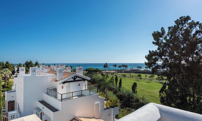 Marbella House | Holiday Home 'Palm Beach Frontline Penthouse' with Sea View, Wi-Fi and Air Conditioning