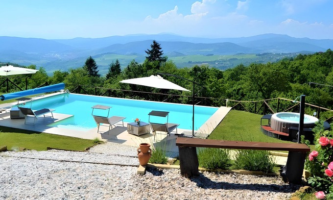 Pelago House | Holiday Home 'Podere Gualpoli' with Private Pool, Private Terrace and Wi-Fi