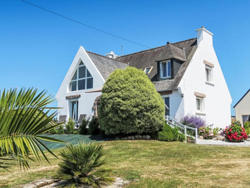 Locquirec House | Holiday Home Reve de Mer by Interhome