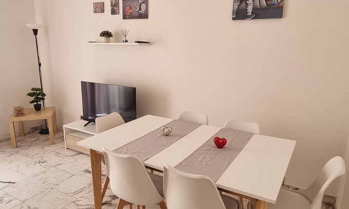 Tuscolano Apartment | Holiday Home Rome - Metro A - Urban Street Apartment