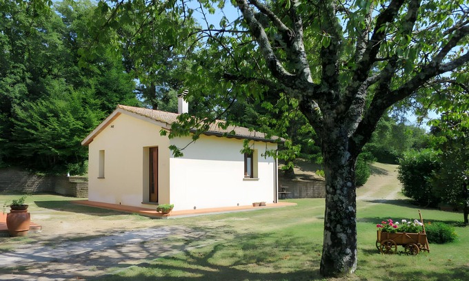 Montieri House | Holiday Home 'San Michele - Casa Giano' with Mountain View, Shared Pool and Wi-Fi