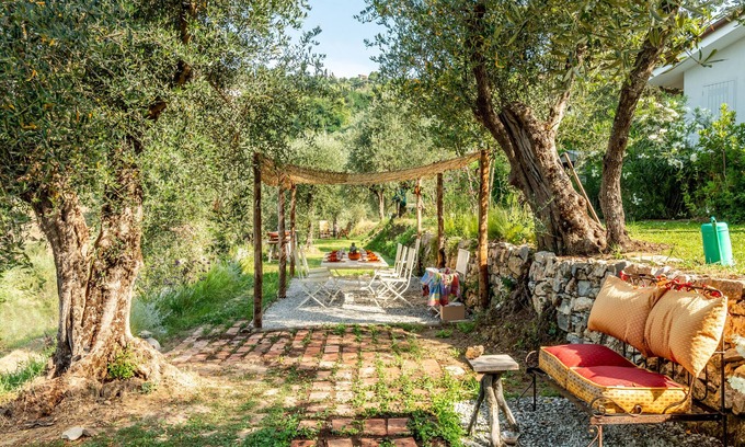 Corsanico House | Holiday Home 'Santansano' with Sea View, Wi-Fi and Air Conditioning