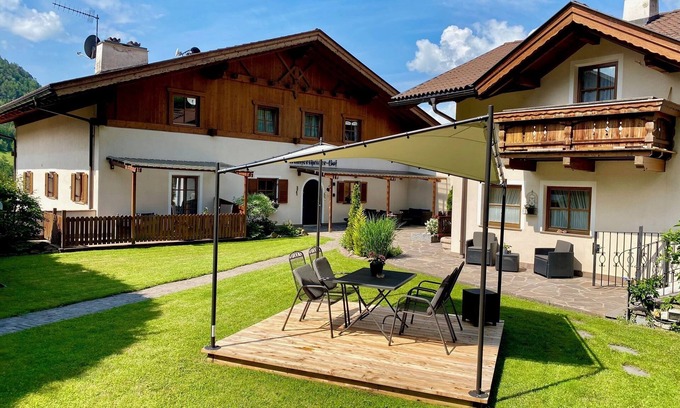 Tisana Apartment | Holiday Home “Sonnenresidenz Garden” with Mountain Views, Terrace & WiFi