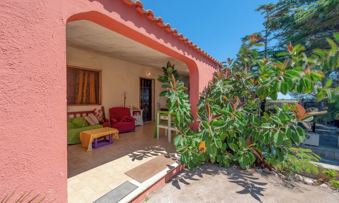 Giorgilorio House | Holiday Home 'Sprocketlandia' with Private Terrace, Shared Garden and Wi-Fi