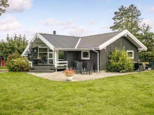 Vejlby Fed House | Holiday Home Stasia - 75m from the sea by Interhome