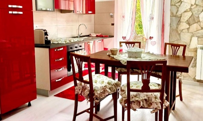 Scalea House | Holiday home 'Stefy's House, Red Room' with shared garden and air conditioning
