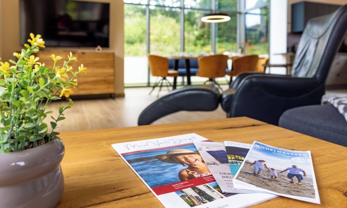 Dangast House | Holiday Home 'Strandnest Dangast' with Private Terrace, Private Garden and Wi-Fi