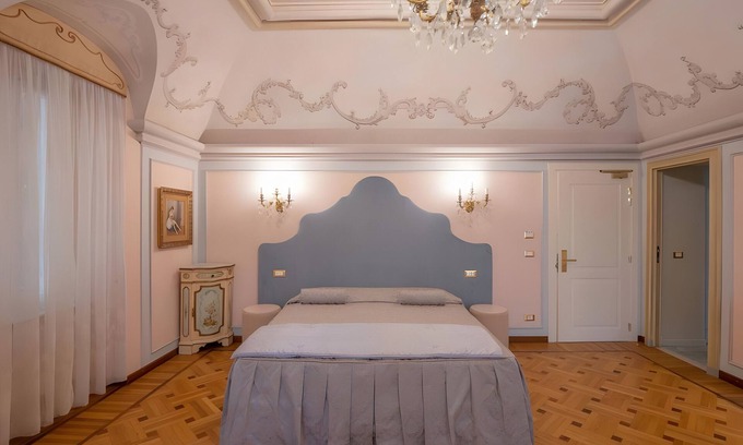 Alassio House | Holiday Home 'Suite Incanto' with Balcony, Wi-Fi and Air Conditioning
