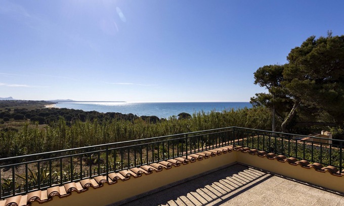 Marinella di Selinunte House | Holiday Home 'The Rising Sun' with Sea View, Wi-Fi and Air Conditioning