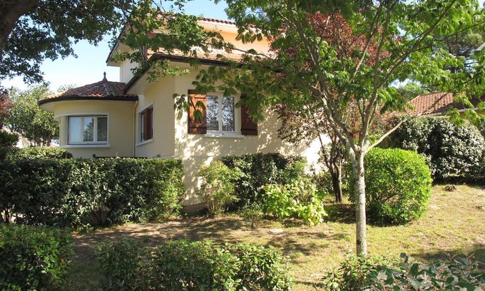 Mimizan House | Holiday Home Tourterelles by Interhome