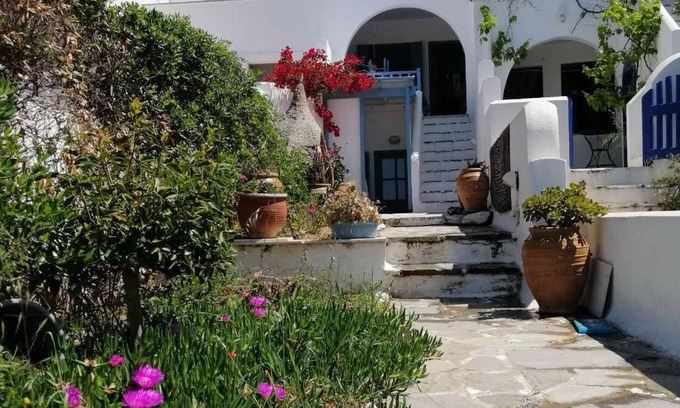 Agkidia House | Holiday Home 'Traditional House In Naxos' with Shared Terrace, Shared Garden and Wi-Fi