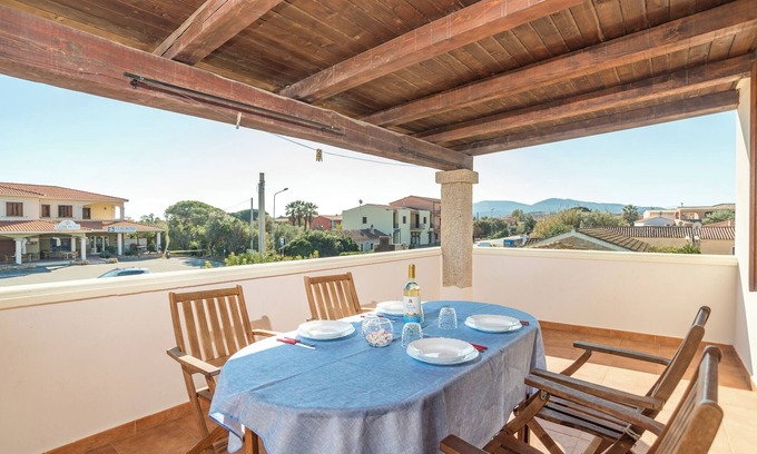 San Teodoro City Centre House | Holiday Home 'Trilocale con Ampia Veranda Mare' with A/C & Terrace
