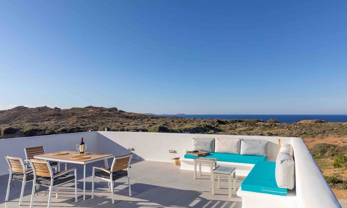 Naxos Town House | Holiday Home 'Unique Naxian House' with Sea View, Wi-Fi and Air Conditioning