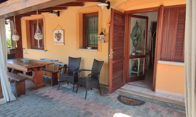 Monte Petrosu House | Holiday Home 'Villetta Girgolu' with Private Garden and Air Conditioning