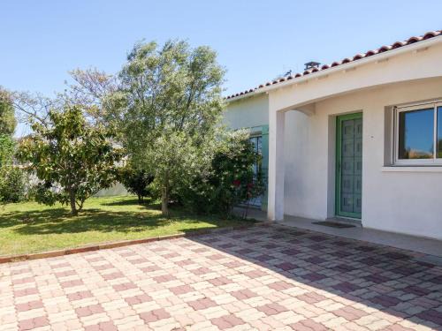 Vaux-sur-Mer House | Holiday Home Villa Languedoc by Interhome