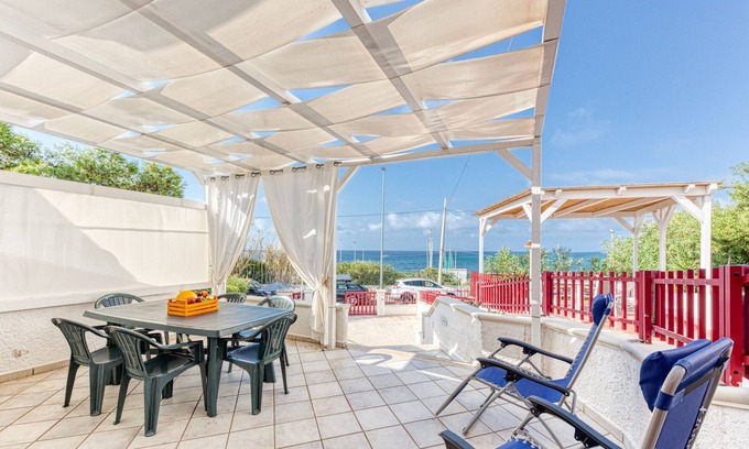 Torre Vado House | Holiday Home "Villetta Montirossi" with Sea View & Terraces