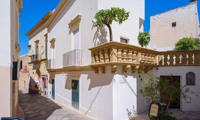 Parabita House | Holiday Home Villetta Mary with Terrace, Garden & A/C