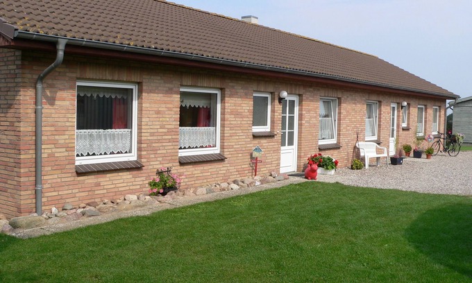 Hoxmark House | Holiday Home "Whg 4 - Ferien auf einem Resthof" with Sea View, Garden & Wi-Fi