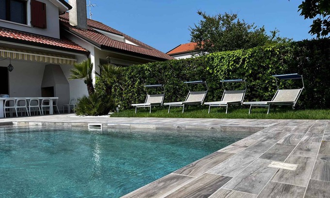 Isola Albarella House | Holiday home with swimming pool